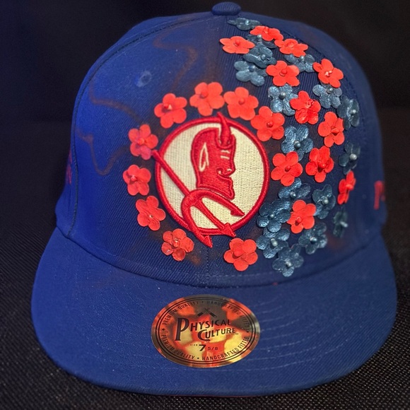 Fitted cap - Picture 8 of 8